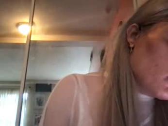 glow92 webcam model stream image