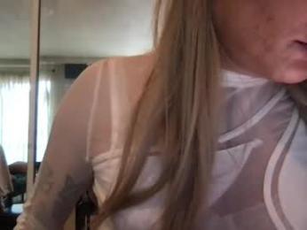 glow92 webcam model stream image