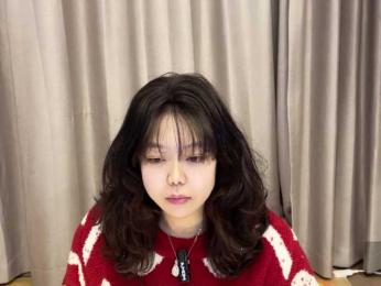 Kittenfishing webcam bongacams model stream image