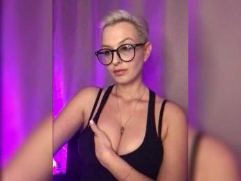 MamaKoska webcam model stream image