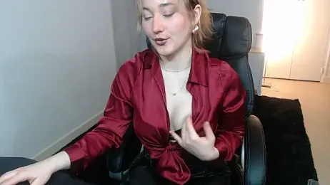 Crystal-dreamt webcam model stream image