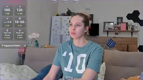 Girl_alone_home webcam model stream image