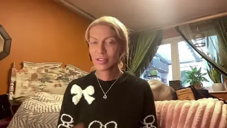 xl_uk_top_trans webcam model stream image