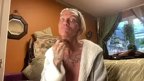 xl_uk_top_trans webcam model stream image