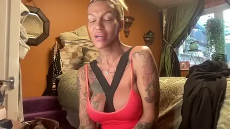 xl_uk_top_trans webcam model stream image