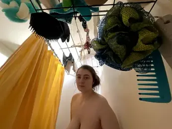 Snowbunnycake_131 webcam model stream image