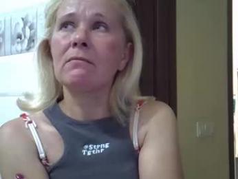 sakura_blonde webcam model stream image