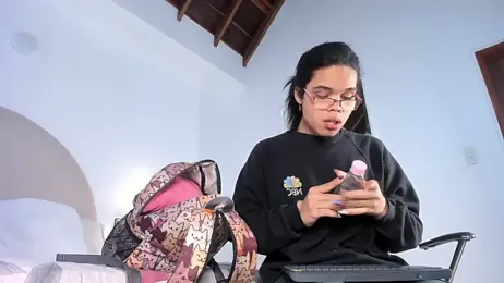 Queensoffie webcam model stream image