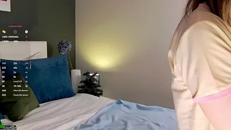 SaraHearts webcam model stream image