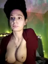 GardenGirl00 webcam model stream image