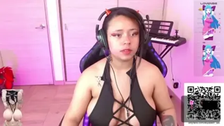 Emmachan19 webcam stripchat model stream image