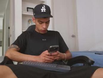 russell_adams_ webcam model stream image