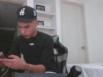 russell_adams_ webcam model stream image