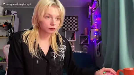 KittyLarva webcam model stream image