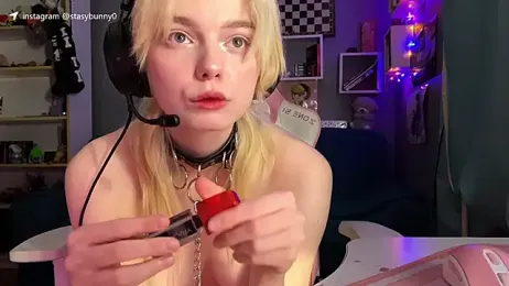 KittyLarva webcam model stream image