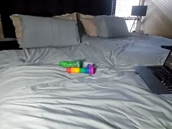 CheekyCurvesSA webcam model stream image