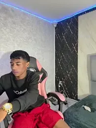 Yoim_Williams webcam model stream image