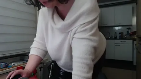 MilfGina webcam model stream image