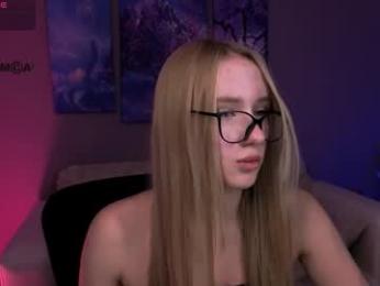 maya_crystal webcam model stream image