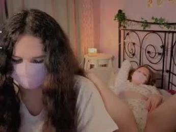 warm_whispers webcam model stream image