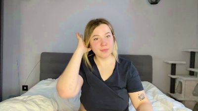 EmberLamb webcam model stream image