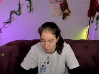 daisy_baby_ webcam model stream image