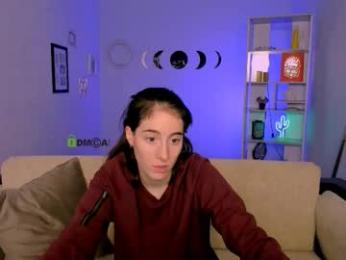 daisy_baby_ webcam model stream image