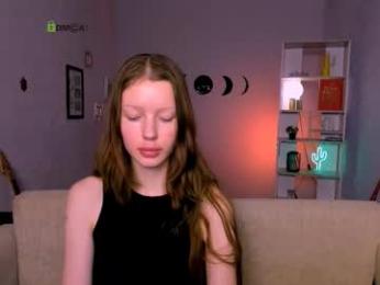 daisy_baby_ webcam model stream image