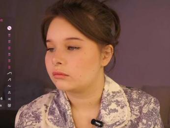 YesImAnna webcam model stream image