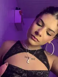 luludoll_ webcam model stream image