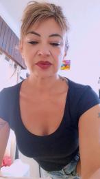 Belu_milf webcam model stream image