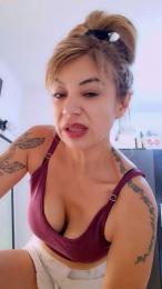 Belu_milf webcam model stream image