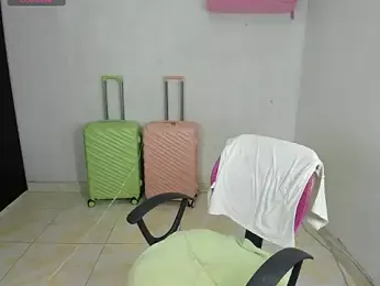 Alice_bloom_ webcam model stream image