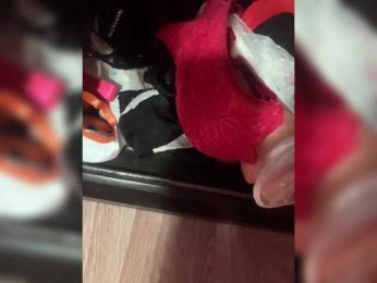 Queen-of-squirt webcam model stream image