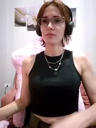 Irresistible24 webcam model stream image