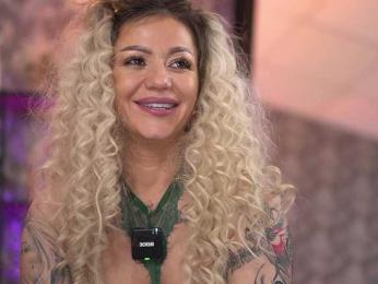 AlmaVelia webcam model stream image