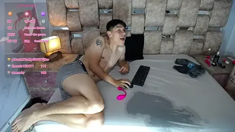 LucyyLeo webcam model stream image