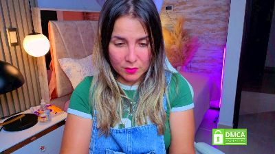 nia_blonde2 webcam model stream image