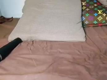 shybutnaugthy webcam model stream image