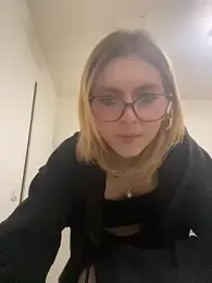 Milly-Kiss webcam model stream image