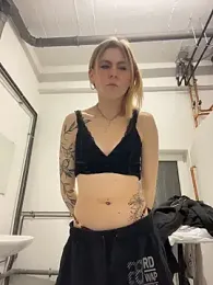 Milly-Kiss webcam model stream image