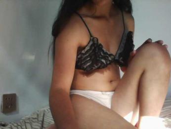 PrettyLie webcam model stream image