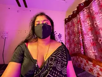 LouleyRanii webcam model stream image