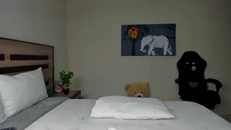 Renee-18 webcam model stream image