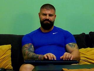 Xtream Leonard webcam model stream image