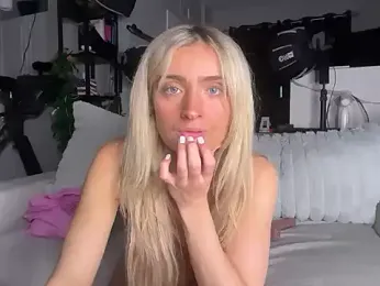 meggsworld webcam stripchat model stream image