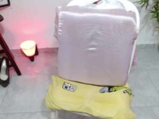 miacoluxy webcam model stream image