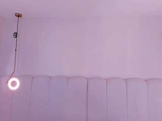 huge-boobs-ebony webcam model stream image