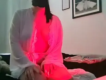 MoonlitLust webcam model stream image