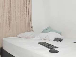 raider-and-roxie webcam model stream image